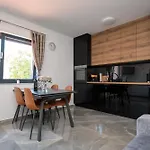 Apartmán With Parking Space - 23055 Zadar